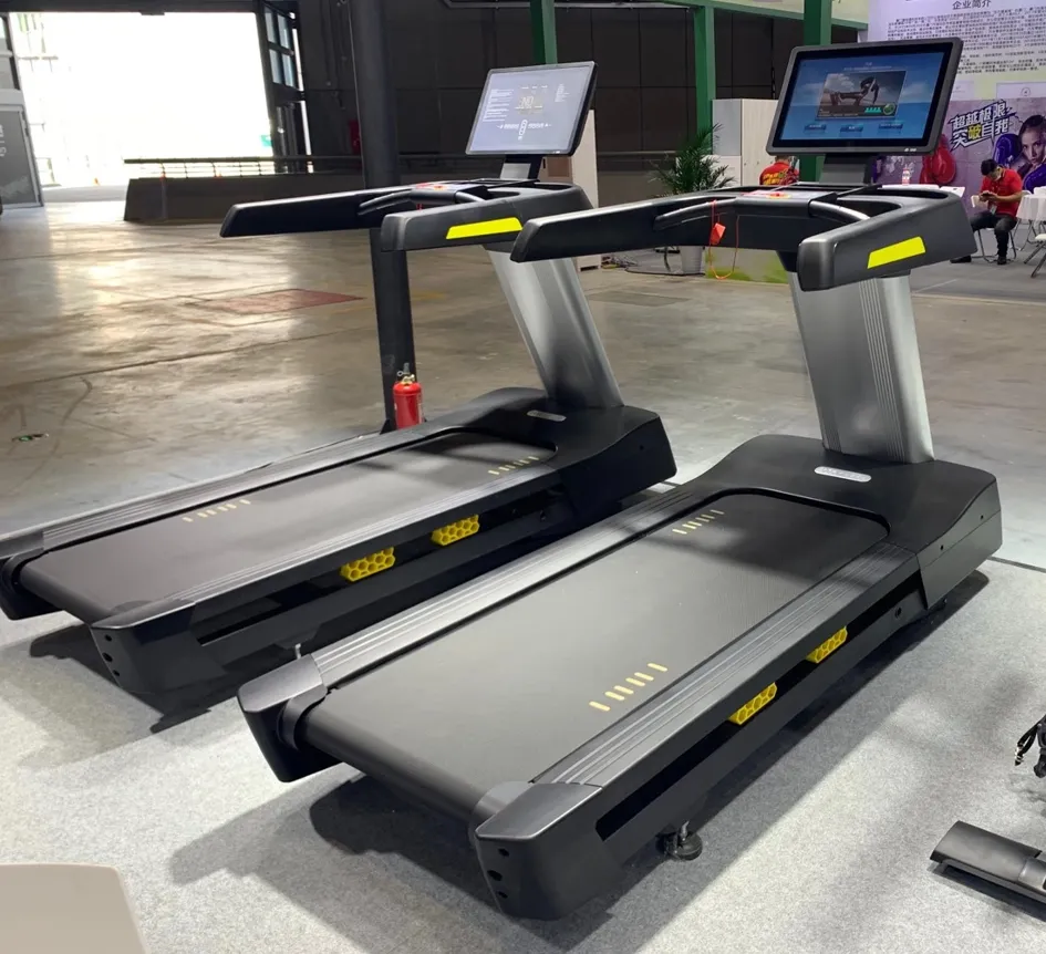 TX103 Wide-Belt Commercial Gym Treadmill (600 mm)